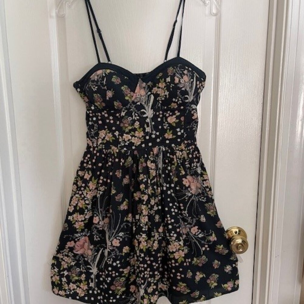 Blue Floral summer dress with hidden pockets sz M